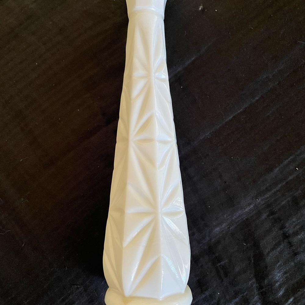 Elegant White Geometric Vase